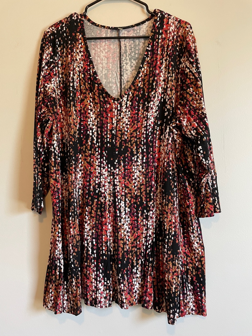 Rose & Olive V-Neck women’s Top in Black and Red 3X